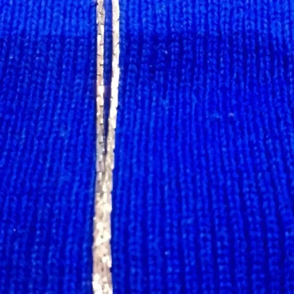 Beautiful flower charm necklace..unique  silver color..runs medium to large.. - Picture 3 of 4